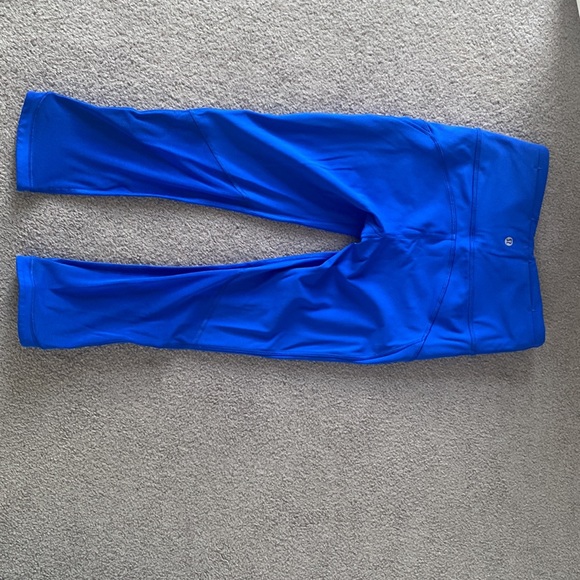 Lululemon blue capris -Size 4 - Picture 3 of 3
